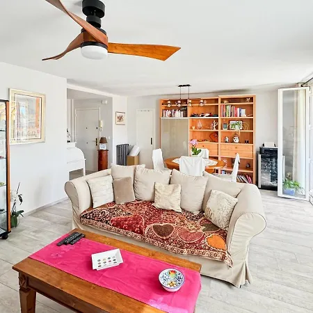 Charm Azur, Rickeys Apartment